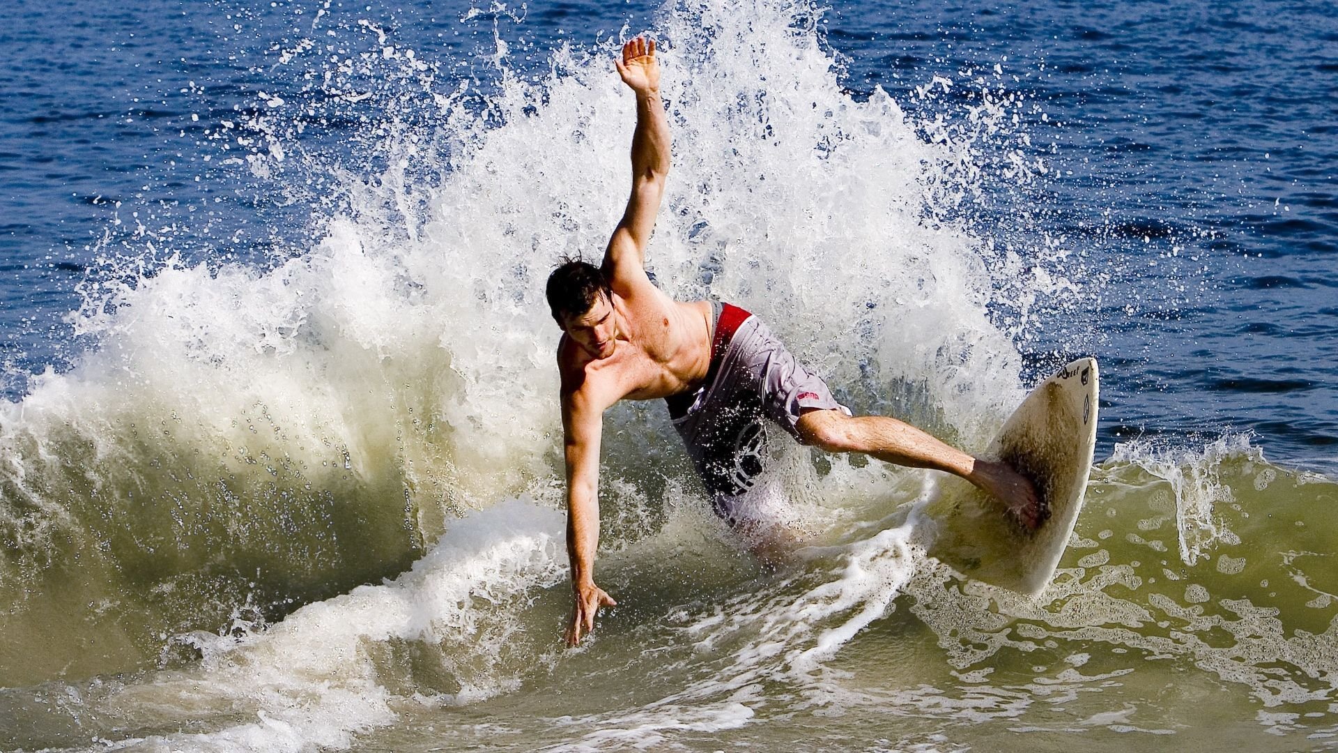 连续8场丢球！巴萨防线崩成筛子，就他能扛住？，巴萨总是被逆转