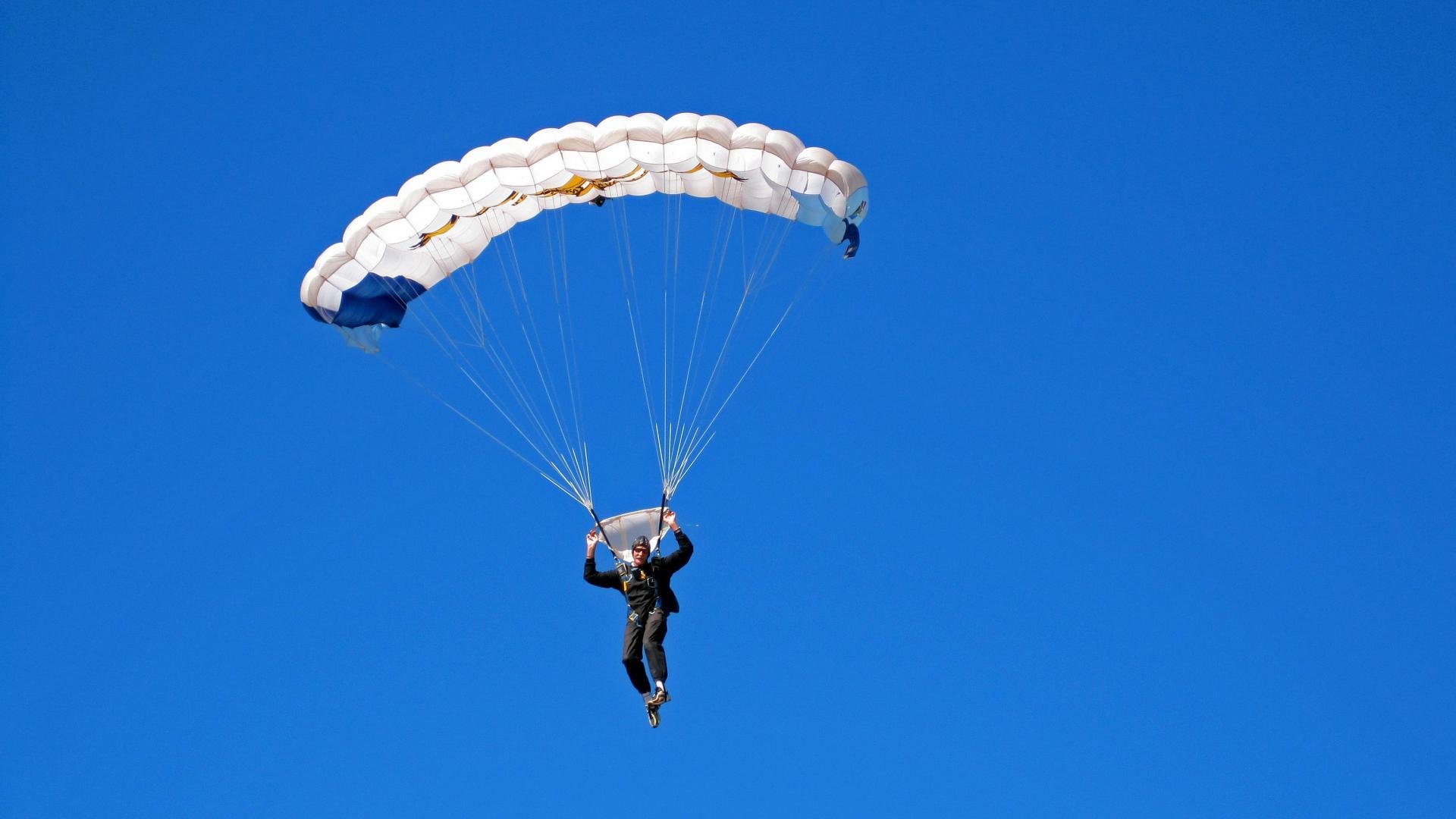 《冠军》报道：张雨霏再攀高峰，张雨霏夺冠历程